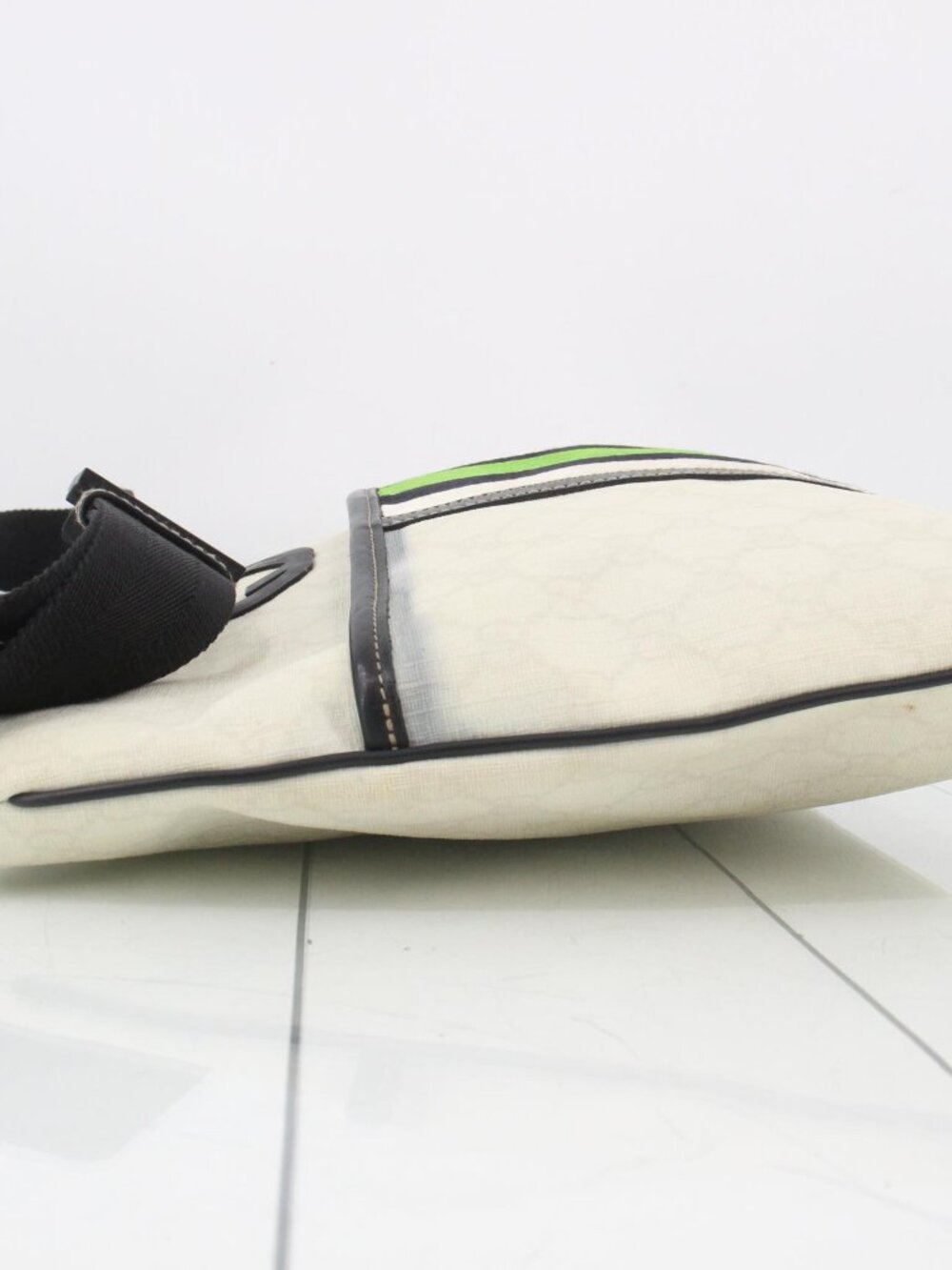 Gucci White Canvas Shoulder Bag with Green and Black Stripe - Picture 6 of 13